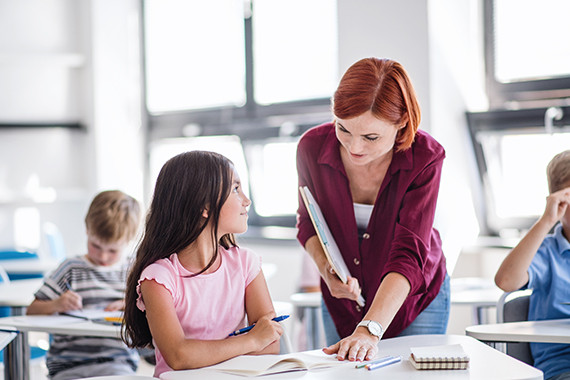 One in five teachers wants to leave the education sector. They feel that society does not value their work.