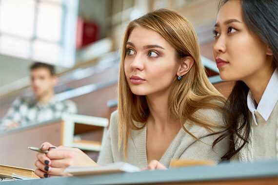 University students criticize the insufficient connection between study and practice, but appreciate quality teachers. Three quarters of them are against tuition fees.