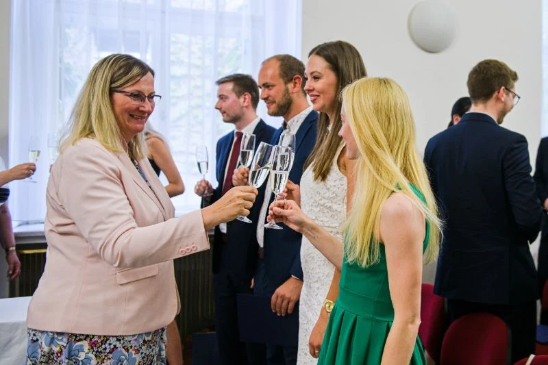 DÁT ŠANCI TĚM, KTEŘÍ CHTĚJÍ, ABY MOHLI I UMĚLI.