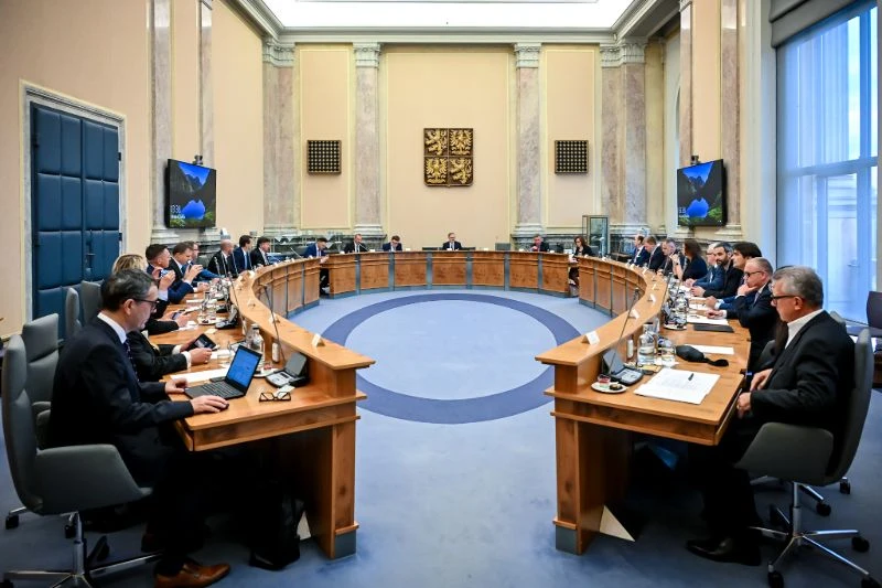 DÁT ŠANCI TĚM, KTEŘÍ CHTĚJÍ, ABY MOHLI I UMĚLI.