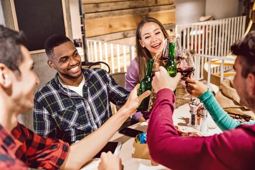 zahranicni-studenti-si-pripijeji