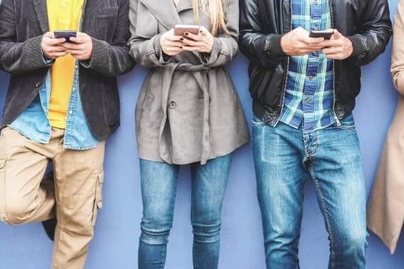 Generation Z: only one in a hundred doesn’t own a smartphone. Young people welcome digitalization, but some are concerned about their personal data.
