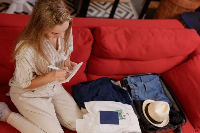 slecna-bali-kufr-na-studijni-pobyt-v-zahranici