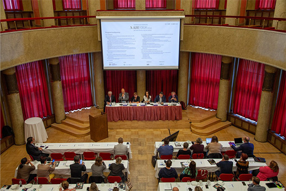 Are there ways to reduce the bureaucratic burden on school principals? According to speakers at the Alive Forum conference, some solutions are emerging.